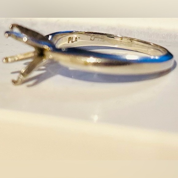 Platinum engagement ring setting for 1-carat - Picture 6 of 6